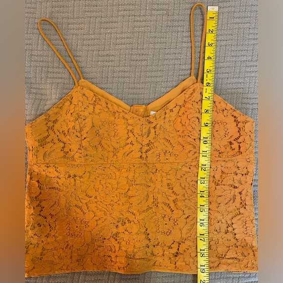 ✨3 for $25✨ Twik Cropped Lace Cami - Picture 7 of 8